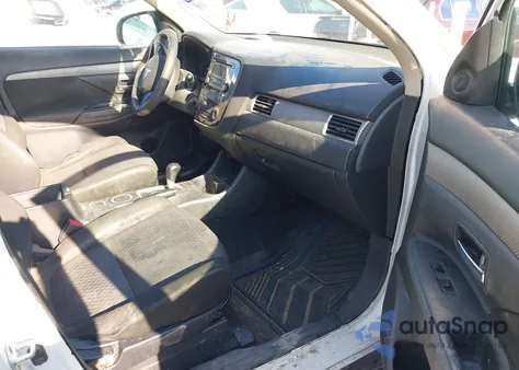 2014 Mitsubishi Outlander Es z USA, uszkodzony, nr VIN JA4AD2A36EZ010221